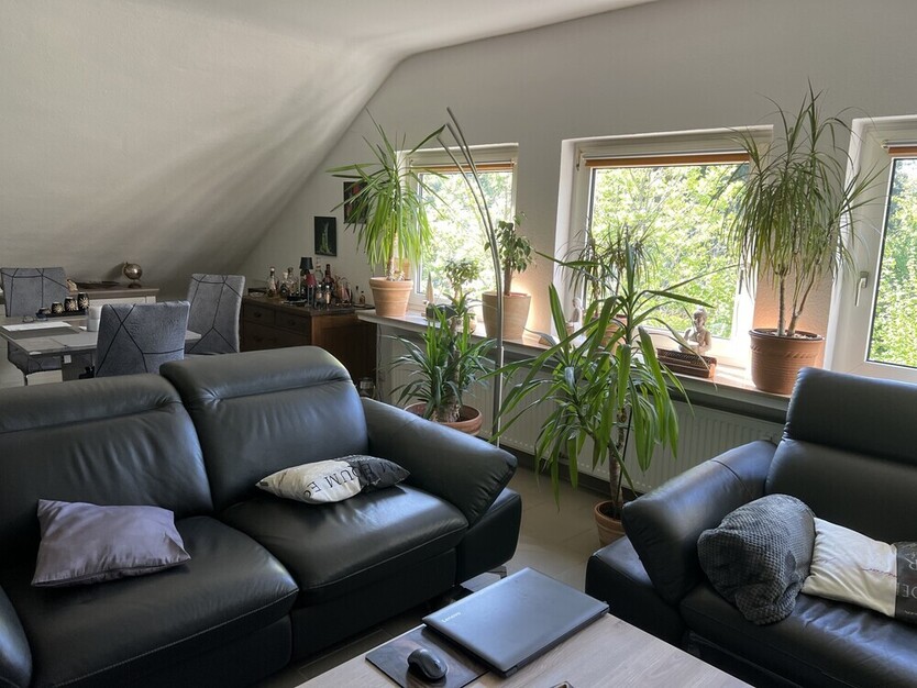 Moderne Dachgeschoßwohnung in ruhiger Lage
