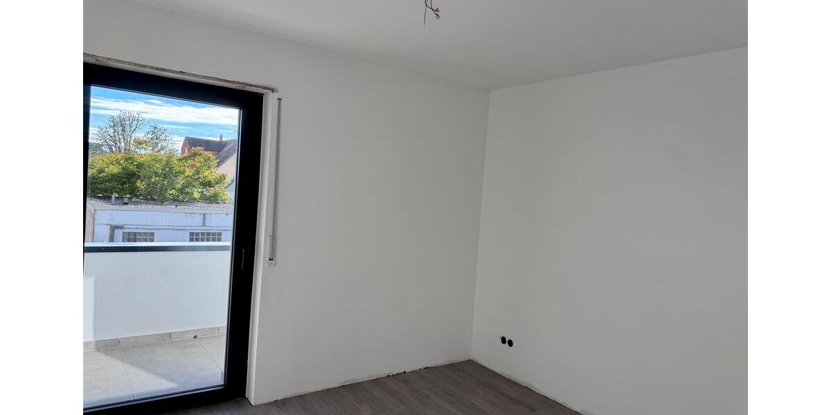 Etagenwohnung Hockenheim - 4 Zimmer, 110 m&sup2;, 1.350&euro; | Angebot:26681908