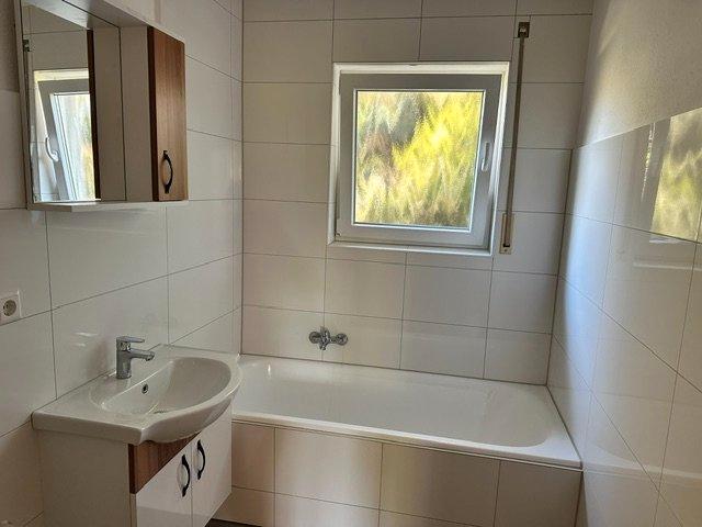 Etagenwohnung Schlaitdorf - 4 Zimmer, 95 m&sup2;, 1.120&euro; | Angebot:26658406