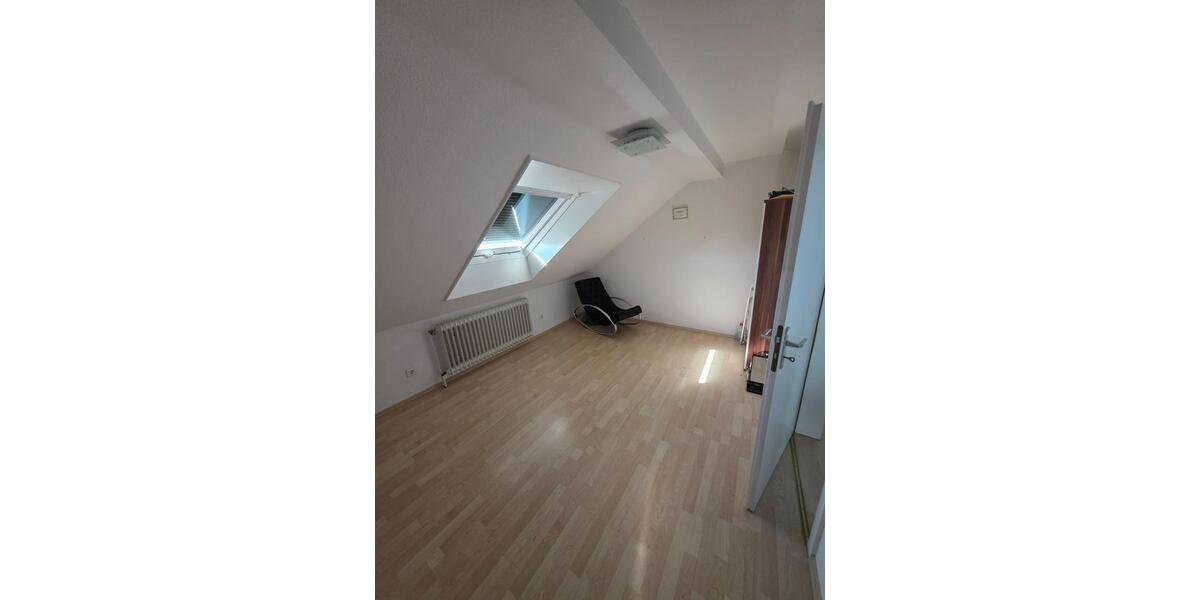 Dachgeschoßwohnung Karlsruhe Neureut - 3 Zimmer, 85 m&sup2;, 850&euro; | Angebot:25960844