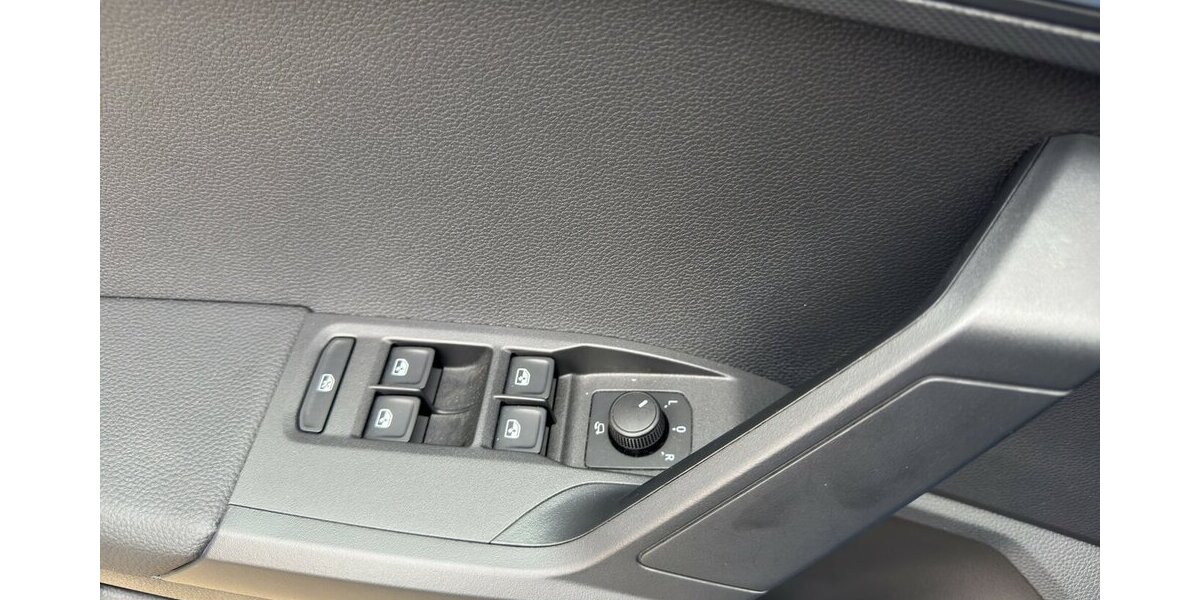 Seat Ibiza Style 40th Annivers.*LED/Navi-App/Kamera/Key 12.689 km 17.790 &euro; Bamberg 96052