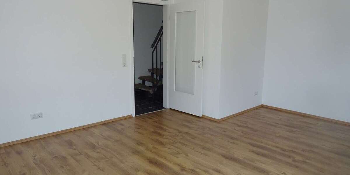 Haus zum Mieten in Husum 1.120,68 € 93.39 m² 4 zimmer