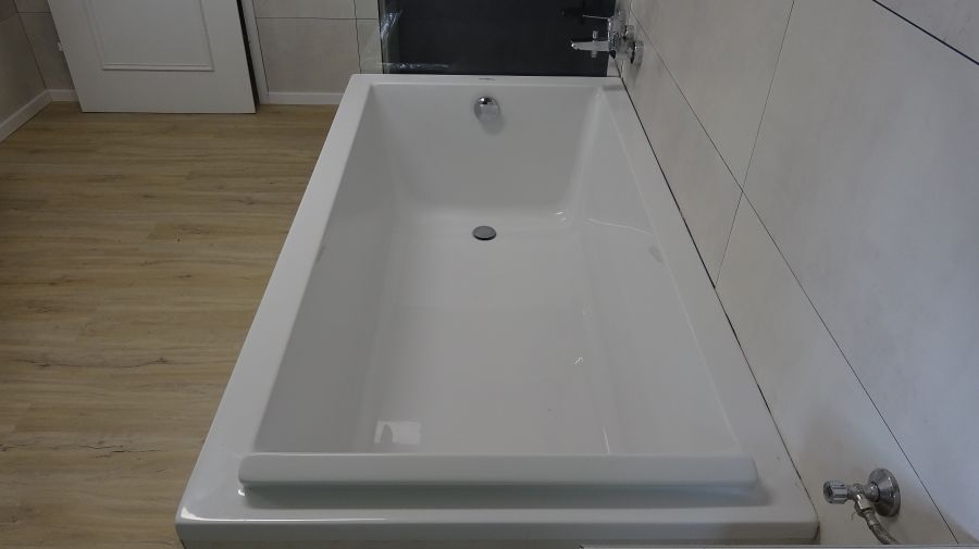 Hochwertig sanierte, sehr geräumige 2,5-Zimmer EG Wohnung mit EBK in Antweiler 2.5 zimmer