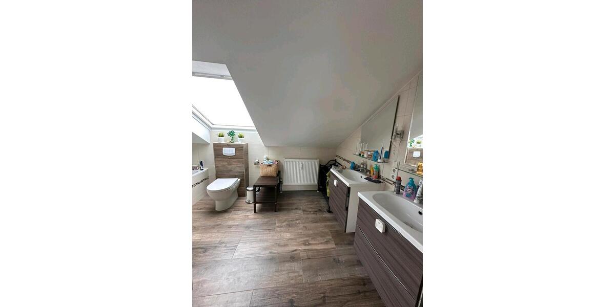 Dachgeschoßwohnung Niederwerrn - 5 Zimmer, 110 m&sup2;, 305.000&euro; | Angebot:24703388