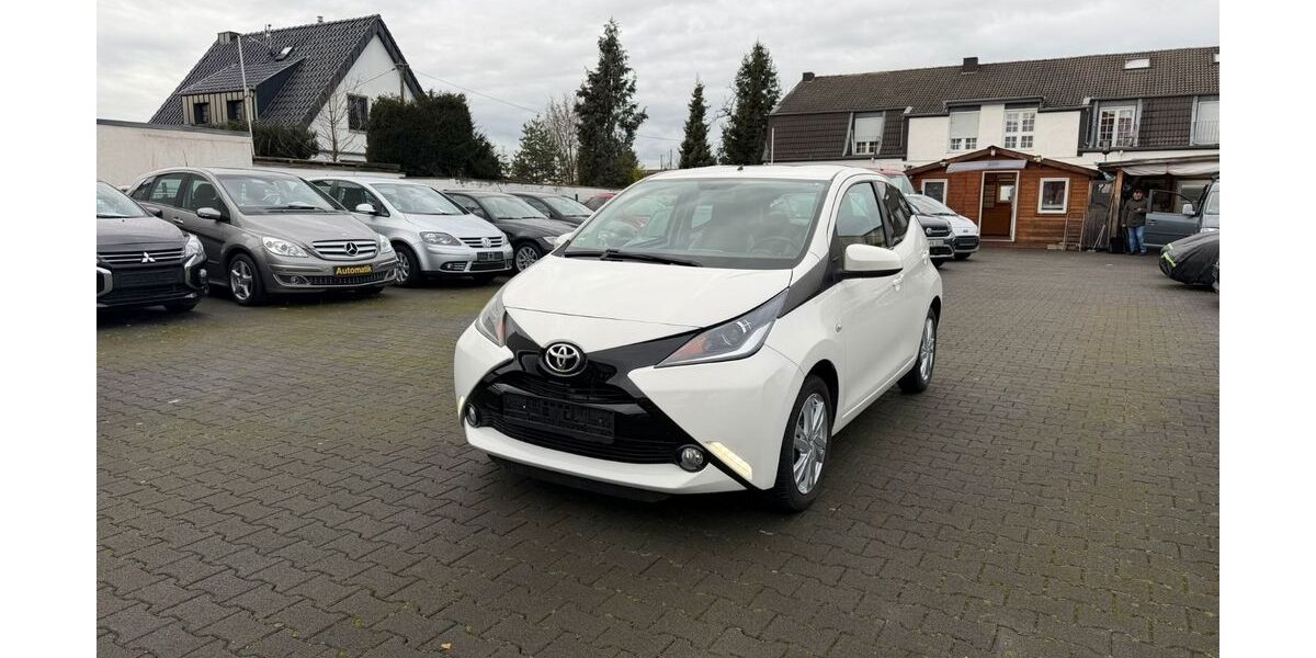 Toyota Aygo (X) 46.000 km 8.550 &euro; Mönchengladbach 41063