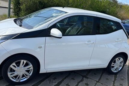 Toyota Aygo (X) 125.000 km 6.199 &euro; Duisburg 47259