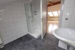 * Großzügig Wohnen * lichtdurchflutete 3 Zimmer-DG-Wohnung mit EINBAUKÜCHE in zentraler City-Lage *