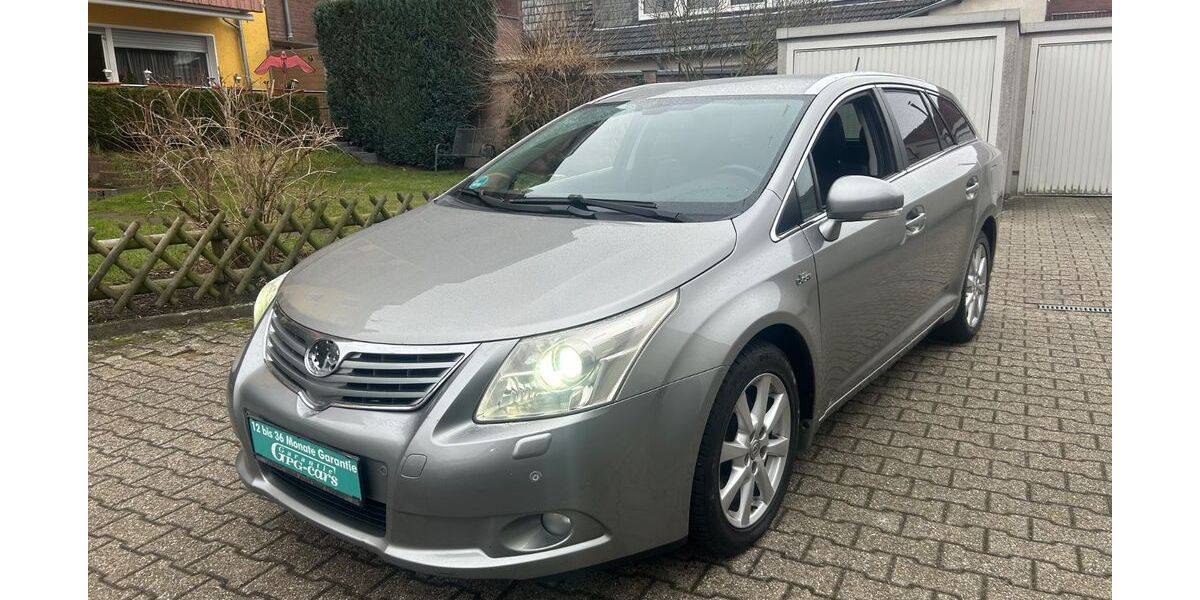 Toyota Avensis 215.000 km 6.450 &euro; Düsseldorf 40589
