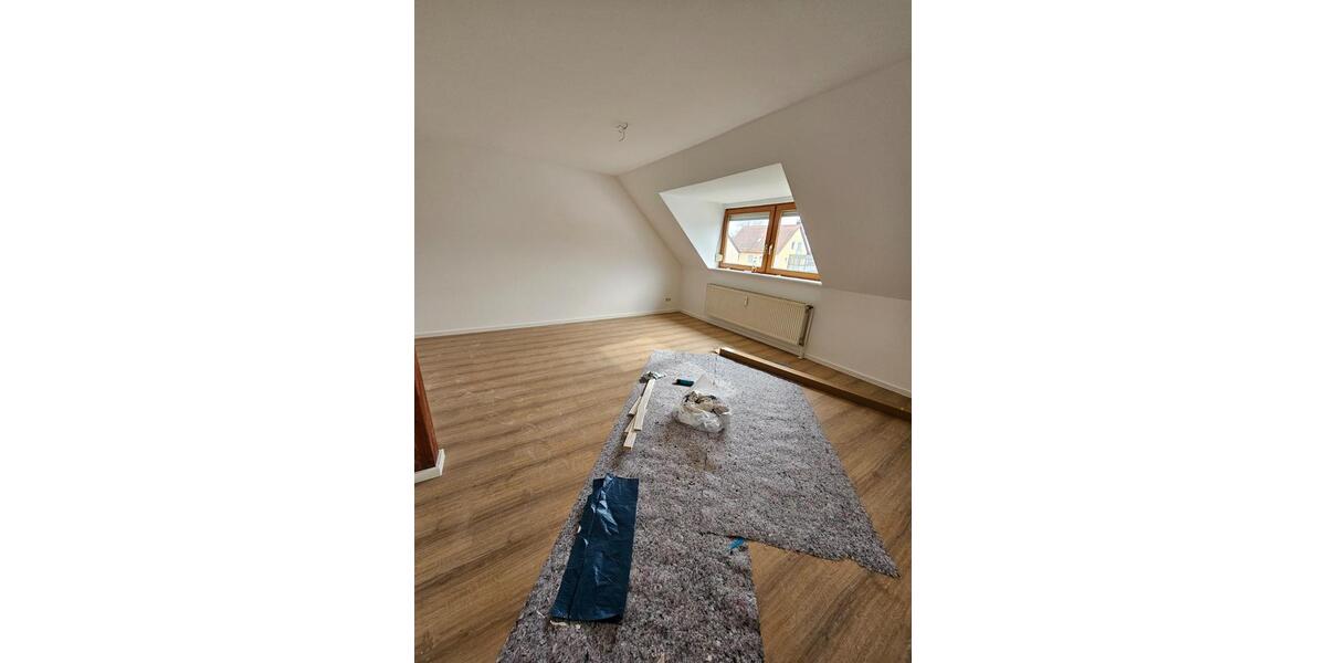 Dachgeschoßwohnung Regenstauf - 3 Zimmer, 92 m&sup2;, 900&euro; | Angebot:25759669