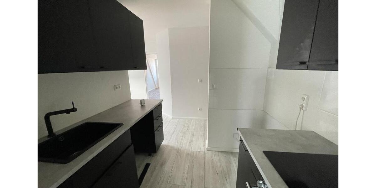 Dachgeschoßwohnung Halle (Saale) - 6 Zimmer, 155 m&sup2;, 1.270&euro; | Angebot:26618543