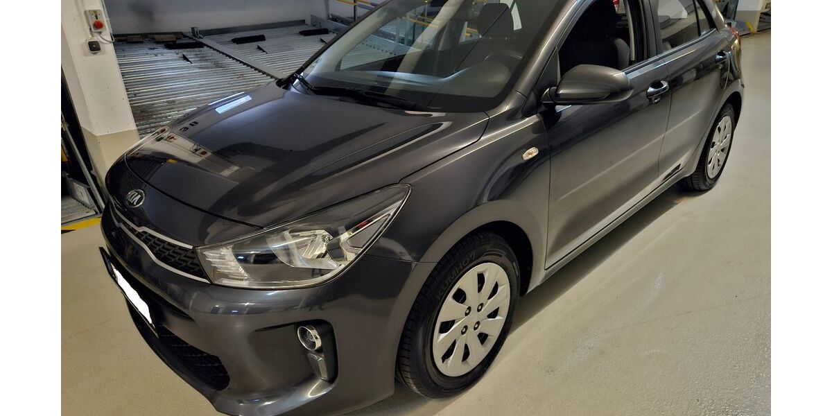 Kia Rio 38.000 km 10.900 &euro; München 81825