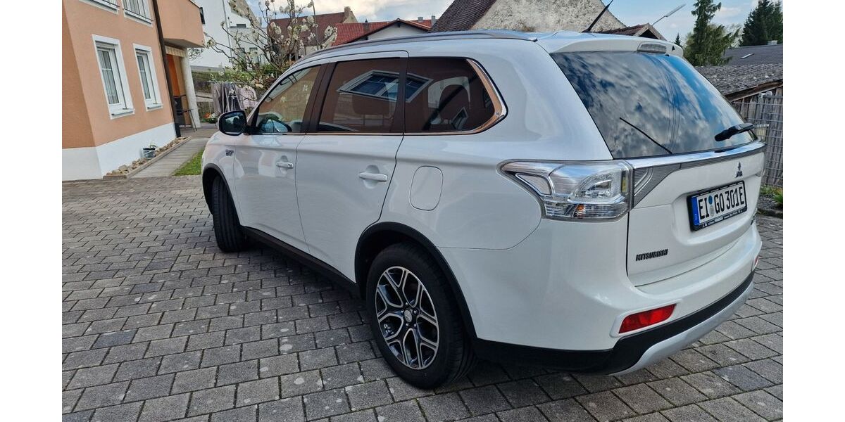 Mitsubishi Plug-in Hybrid Outlander 98.181 km 13.800 &euro; Lenting 85101