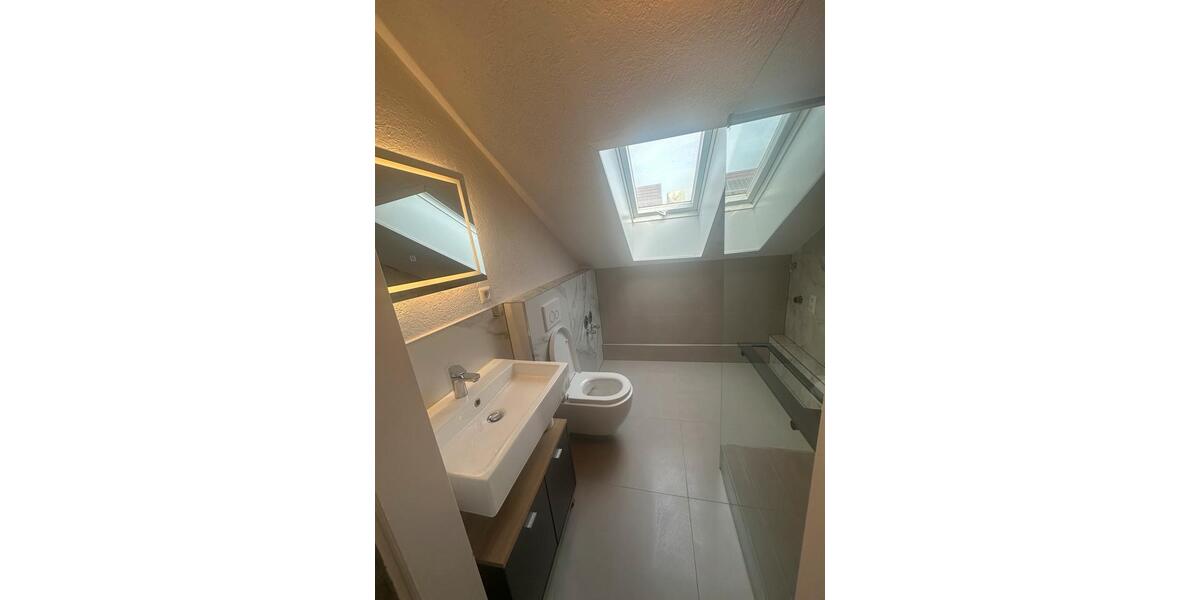 Dachgeschoßwohnung Ludwigsburg Hoheneck - 2.5 Zimmer, 1.000&euro; | Angebot:25163217