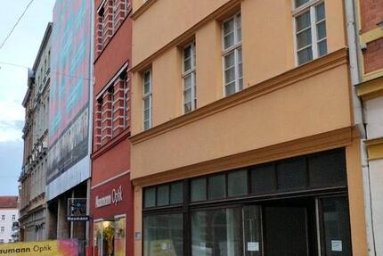 Mehrfamilienhaus, Wohn und Geschäftshaus zimmer