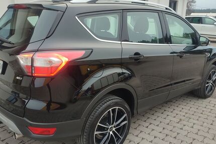 Ford Kuga 87.928 km 17.490 &euro; Ebermannsdorf 92263