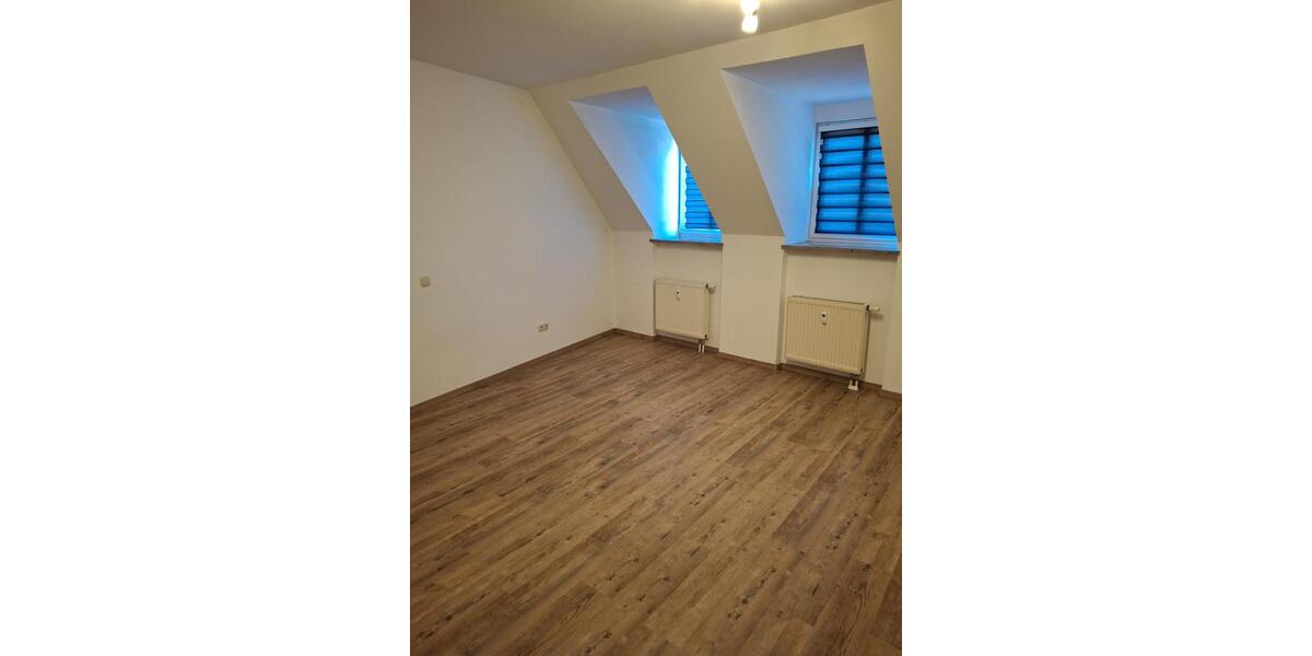 Dachgeschoßwohnung Hollfeld - 3 Zimmer, 85 m&sup2;, 900&euro; | Angebot:26409760