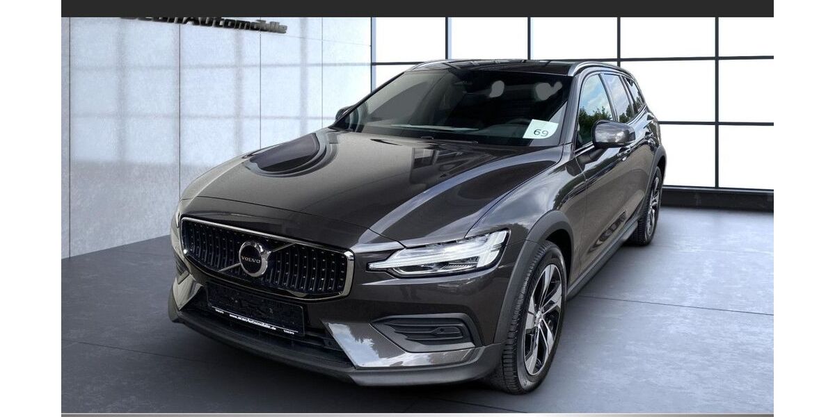 Volvo V60 Cross Country 30.890 km 36.990 &euro; Kolbermoor 83059