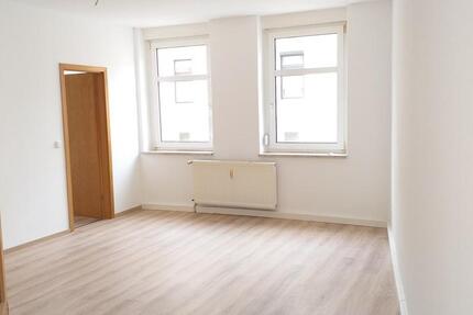 gemütliche 2-Zimmer Wohnung im Erdgeschoss, Einbauküche zu 30,- EUR monatl. zusätzlich 2 zimmer