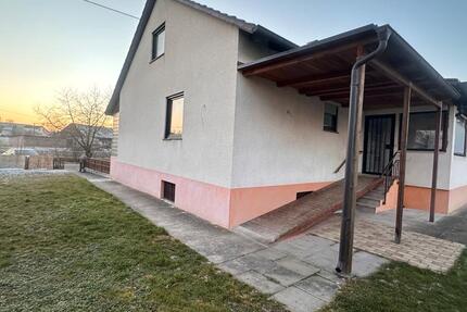 Frisch sanierte Erdgeschosswohnung mit Gartenanteil 3.5 zimmer