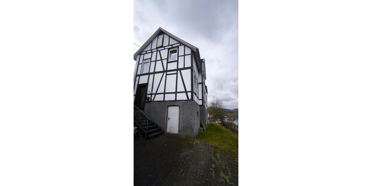 Mehrfamilienhaus, Wohnhaus Lennestadt - 8 Zimmer, 140 m&sup2;, 150.000&euro; | Angebot:27016994