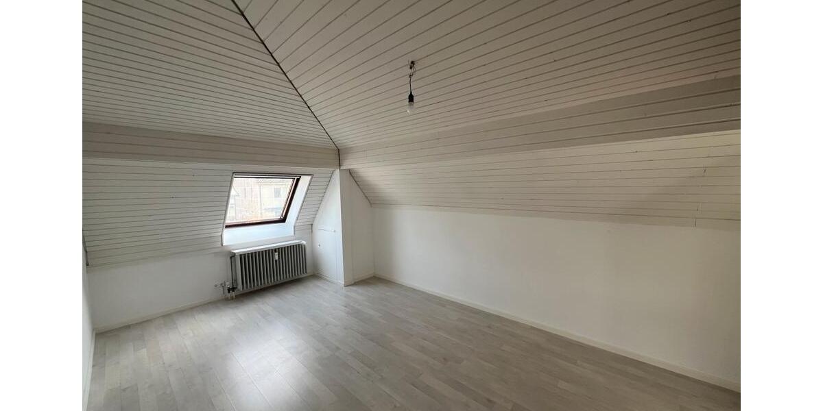 Dachgeschoßwohnung Ravensburg Eschach - 3.5 Zimmer, 102 m&sup2;, 1.290&euro; | Angebot:26393616