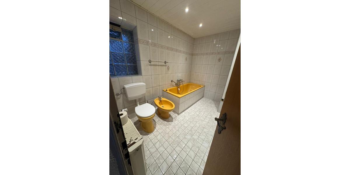 Etagenwohnung Föhren - 8 Zimmer, 224 m&sup2;, 1.600&euro; | Angebot:25553198