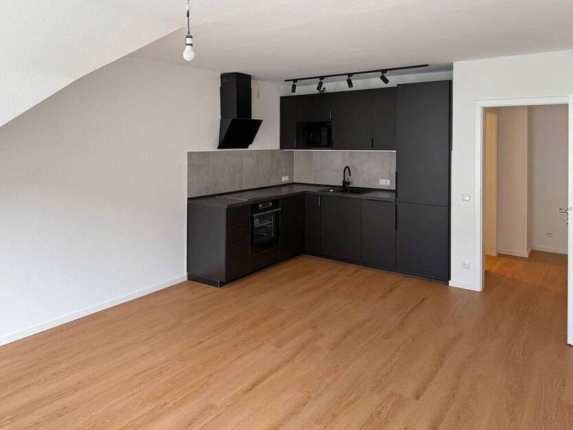 Briller Viertel: Sanierte Dachgeschoßwohnung mit Balkon & Küche in gepflegter Immobilie in 1A Lage