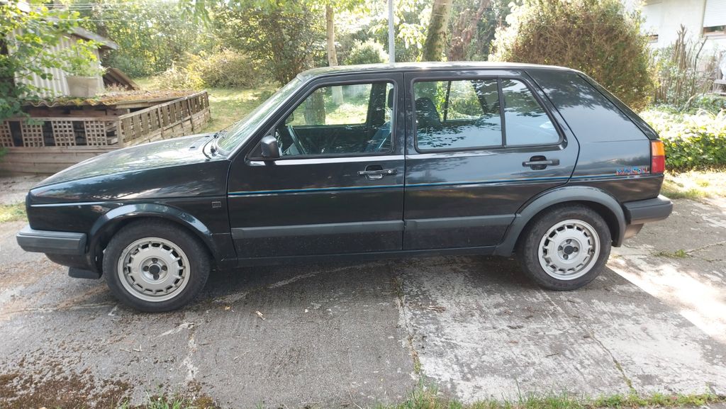 VW Golf 121.211 km 2.300 &euro; Tacherting 83342