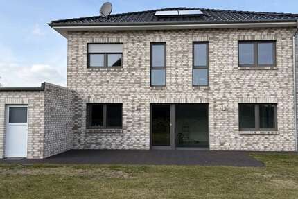 Haus Steimbke - 5 Zimmer, 163 m&sup2;, 1.350&euro; | Angebot:25596566