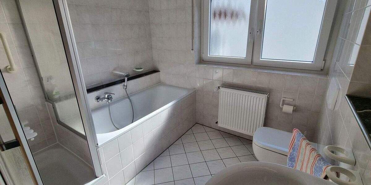 Etagenwohnung Bochum Höntrop - 3 Zimmer, 118 m&sup2;, 1.180&euro; | Angebot:24648767