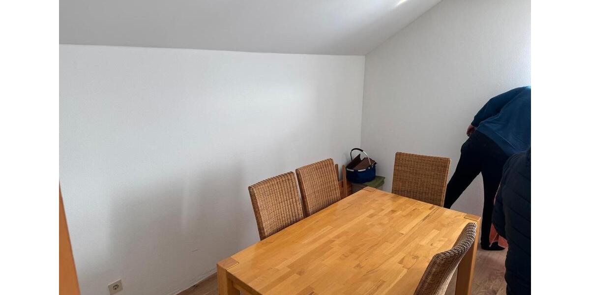 Dachgeschoßwohnung Wenzenbach - 3 Zimmer, 90 m&sup2;, 900&euro; | Angebot:26030586