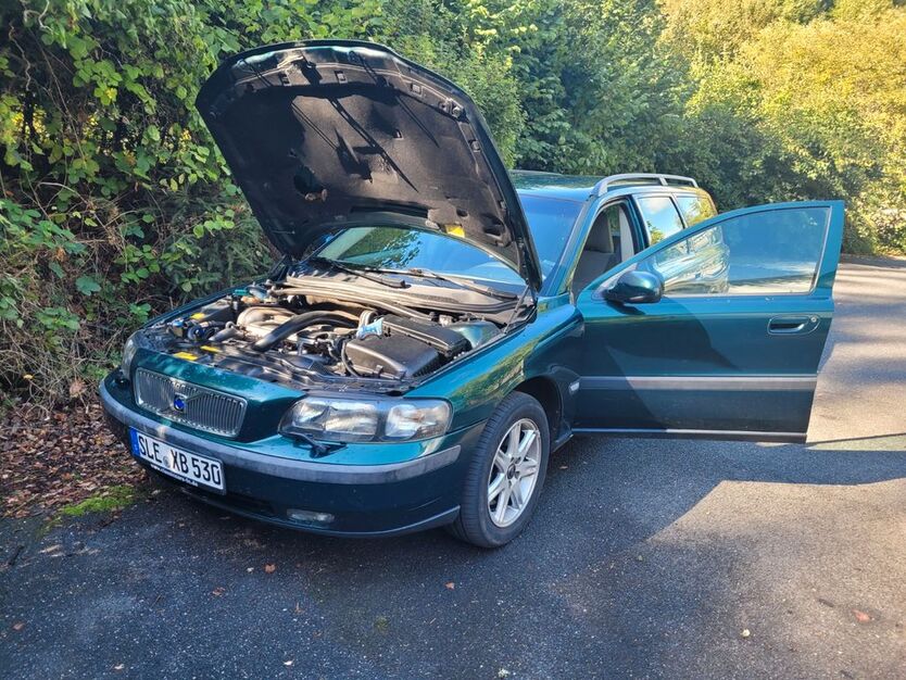 Volvo V70 242.000 km 2.500 € Hellenthal 53940
