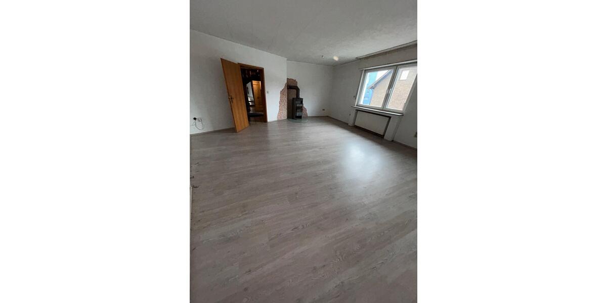 Etagenwohnung Niederkassel - 5 Zimmer, 190 m&sup2;, 2.220&euro; | Angebot:24876817