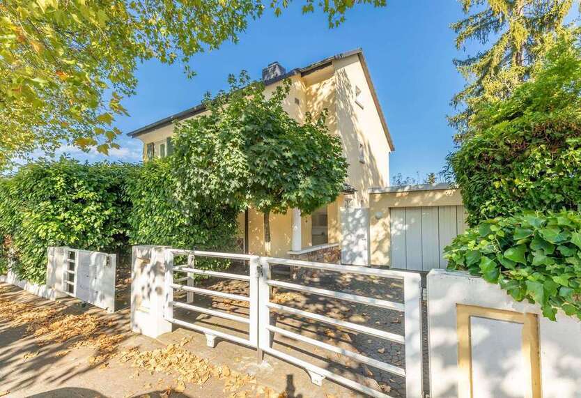 Haus zum Kaufen in Wiesbaden 1.350.000 € 290 m²