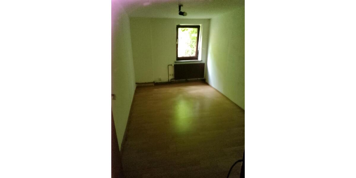 Einfamilienhaus Emmerthal - 8 Zimmer, 140 m&sup2;, 90.000&euro; | Angebot:27085822