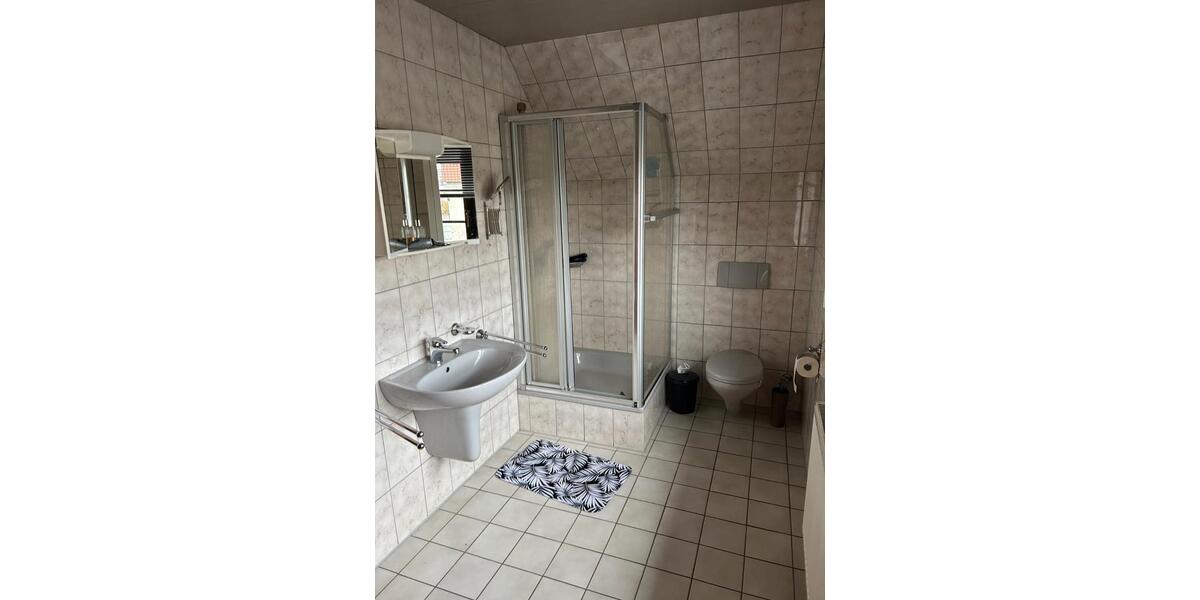 Etagenwohnung Lindlar - 6 Zimmer, 50 m&sup2;, 600&euro; | Angebot:26028912