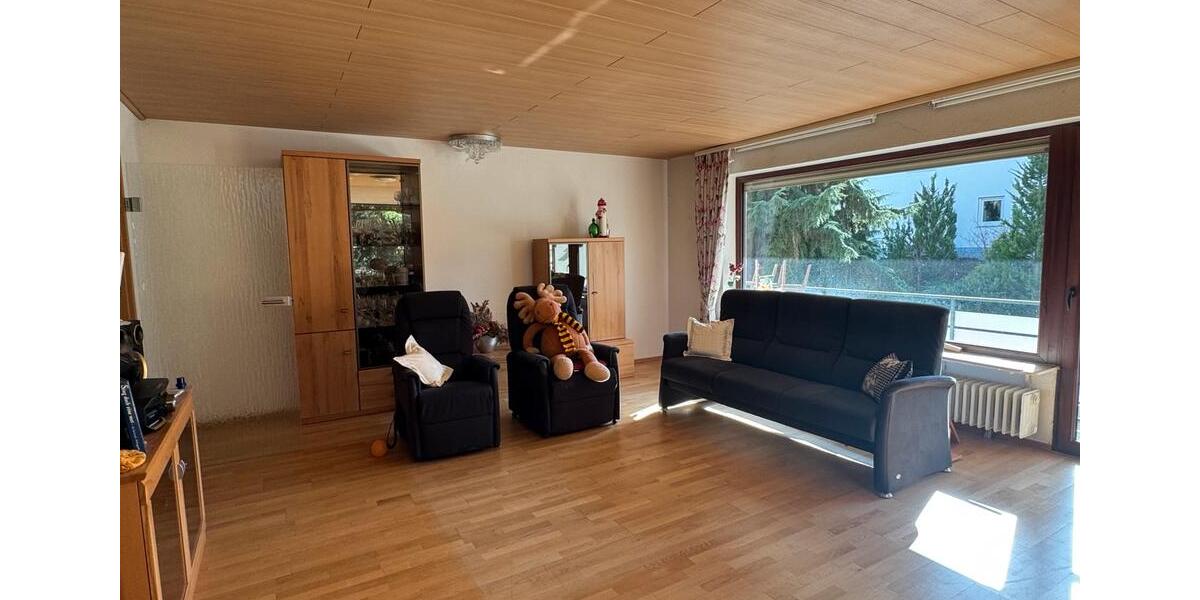 Etagenwohnung Bad Camberg - 4.5 Zimmer, 148 m&sup2;, 1.390&euro; | Angebot:25301692