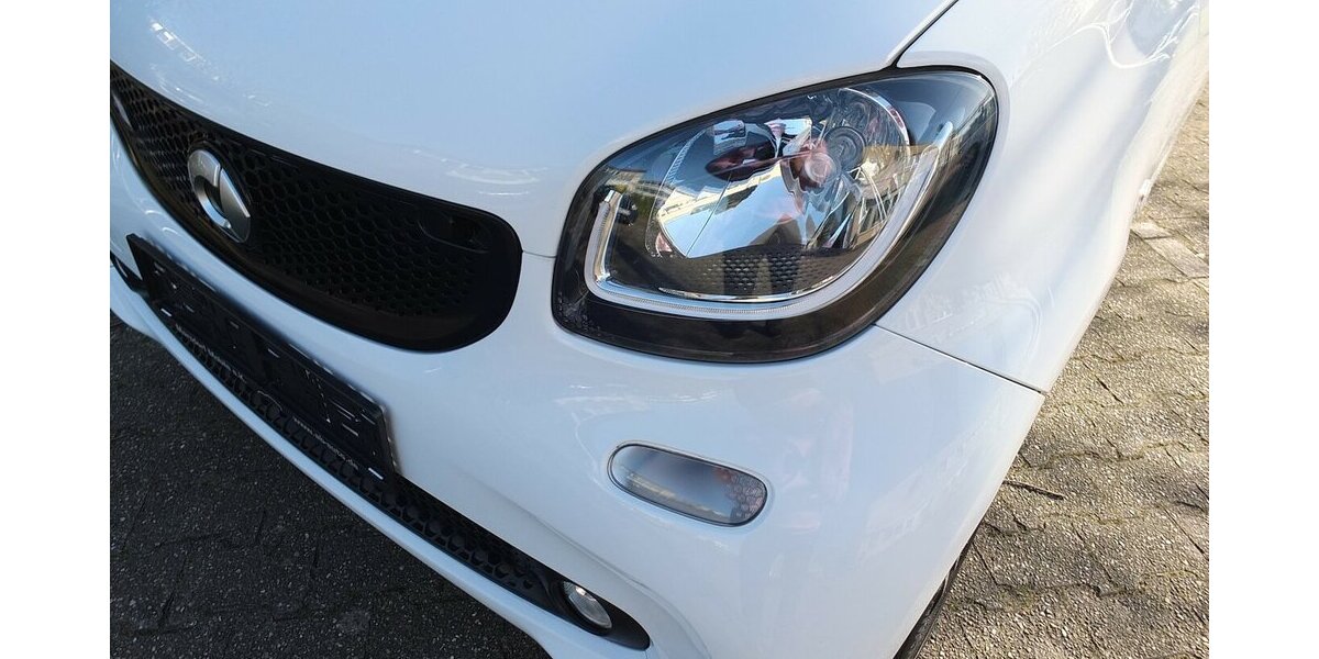 Smart ForTwo EQ PASSION NAVI KLIMAAUTOM SITZHEIZUNG 35.284 km 10.710 &euro; Köln 50858