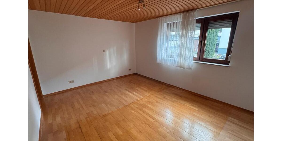 Einfamilienhaus Mutlangen - 8 Zimmer, 200 m&sup2;, 1.950&euro; | Angebot:24774383