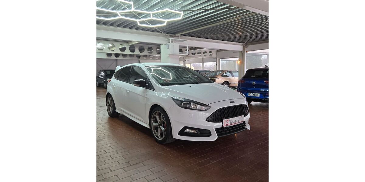 Ford Focus 124.464 km 13.990 &euro; Krötenbruck 95032