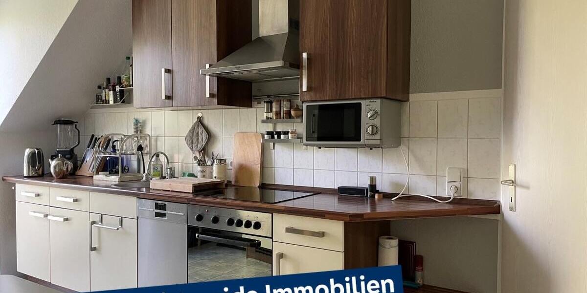 Gepflegte DG-Wohnung mit EINBAUKÜCHE, Balkon und Tageslicht-Bad ab 01.12. frei! 2 zimmer