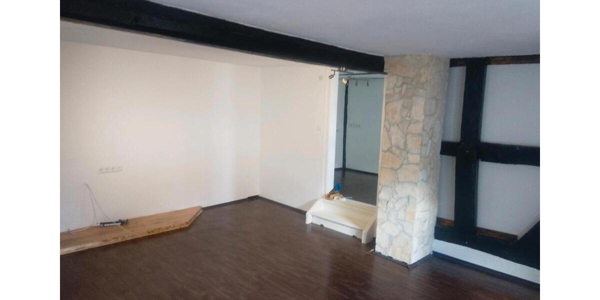 Etagenwohnung Gladenbach - 4 Zimmer, 142 m&sup2;, 1.200&euro; | Angebot:26397959