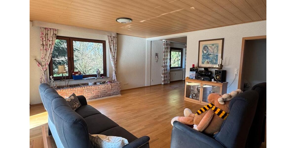 Etagenwohnung Bad Camberg - 4.5 Zimmer, 148 m&sup2;, 1.390&euro; | Angebot:25301692