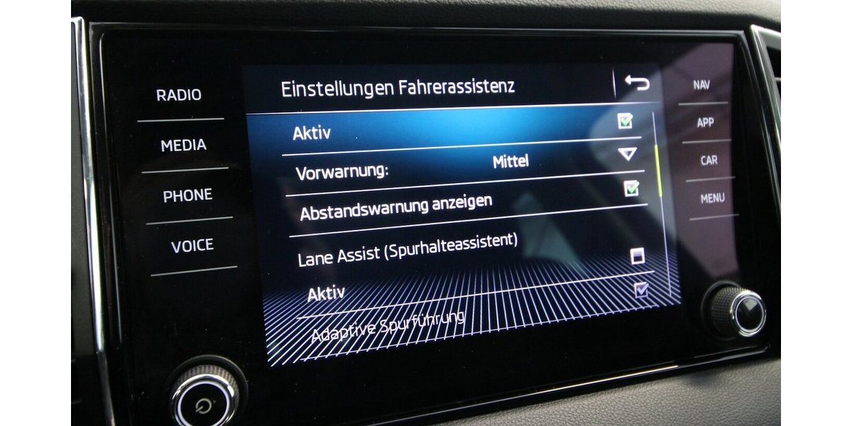 Skoda Karoq 1.5 TSI 7-DSG Style NAVI+LED+KAMERA+ALU18 124.679 km 17.900 &euro; Hagenow 19230