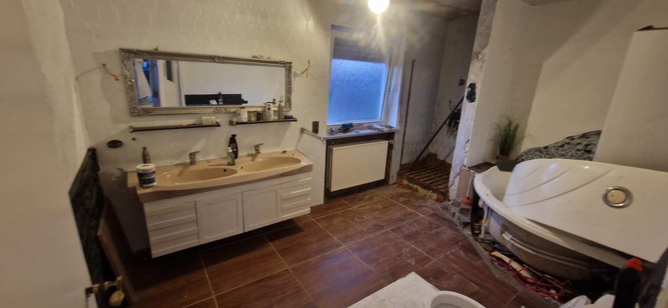 Einfamilienhaus Neustadt bei Coburg - 5 Zimmer, 176 m&sup2;, 140.000&euro; | Angebot:24597026