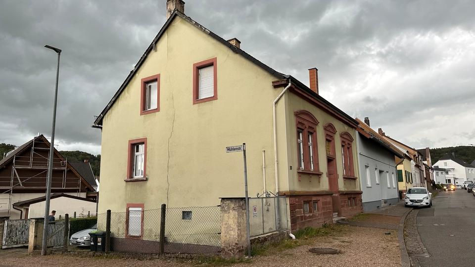 Einfamilienhaus Blieskastel - 6 Zimmer, 145 m&sup2;, 119.000&euro; | Angebot:27092515