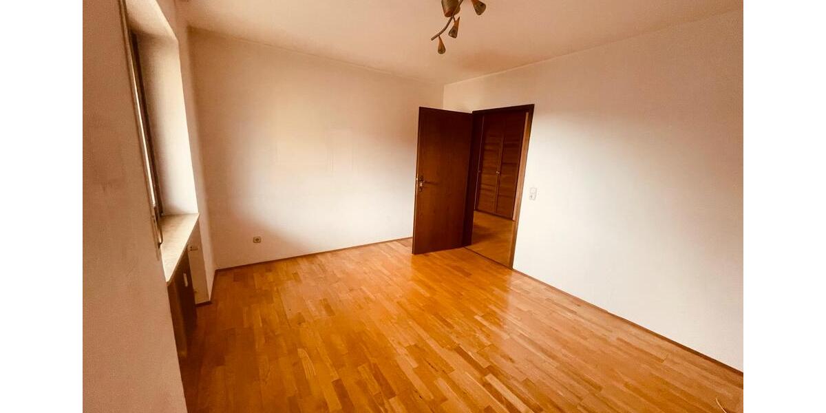 Etagenwohnung Sennfeld - 3.5 Zimmer, 85 m&sup2;, 208.000&euro; | Angebot:26403428
