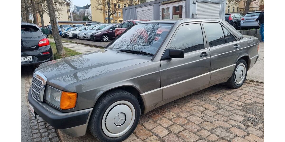 Mercedes-Benz 190 194.800 km 4.890 &euro; Chemnitz 09120