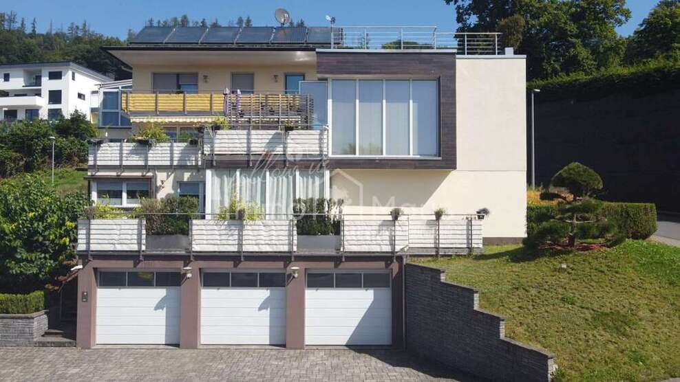 Haus zum Kaufen in Plettenberg 799.900 € 242 m²