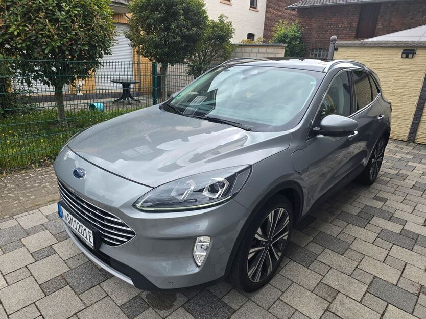 Ford Kuga 76.000 km 22.399 € Köln 50769